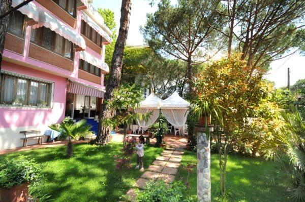 Hotel Manuela Чинквале Екстер'єр фото